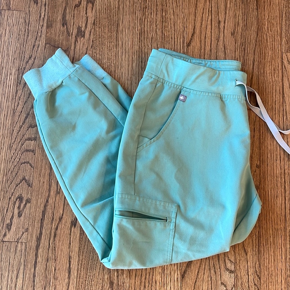 FIGS Jogger Medium Petite